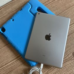 Apple iPad 5th Generation 32GB  with kids protective case & Charger (128gb $170) 