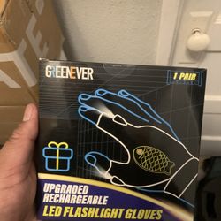 Rechargeable flashlight gloves