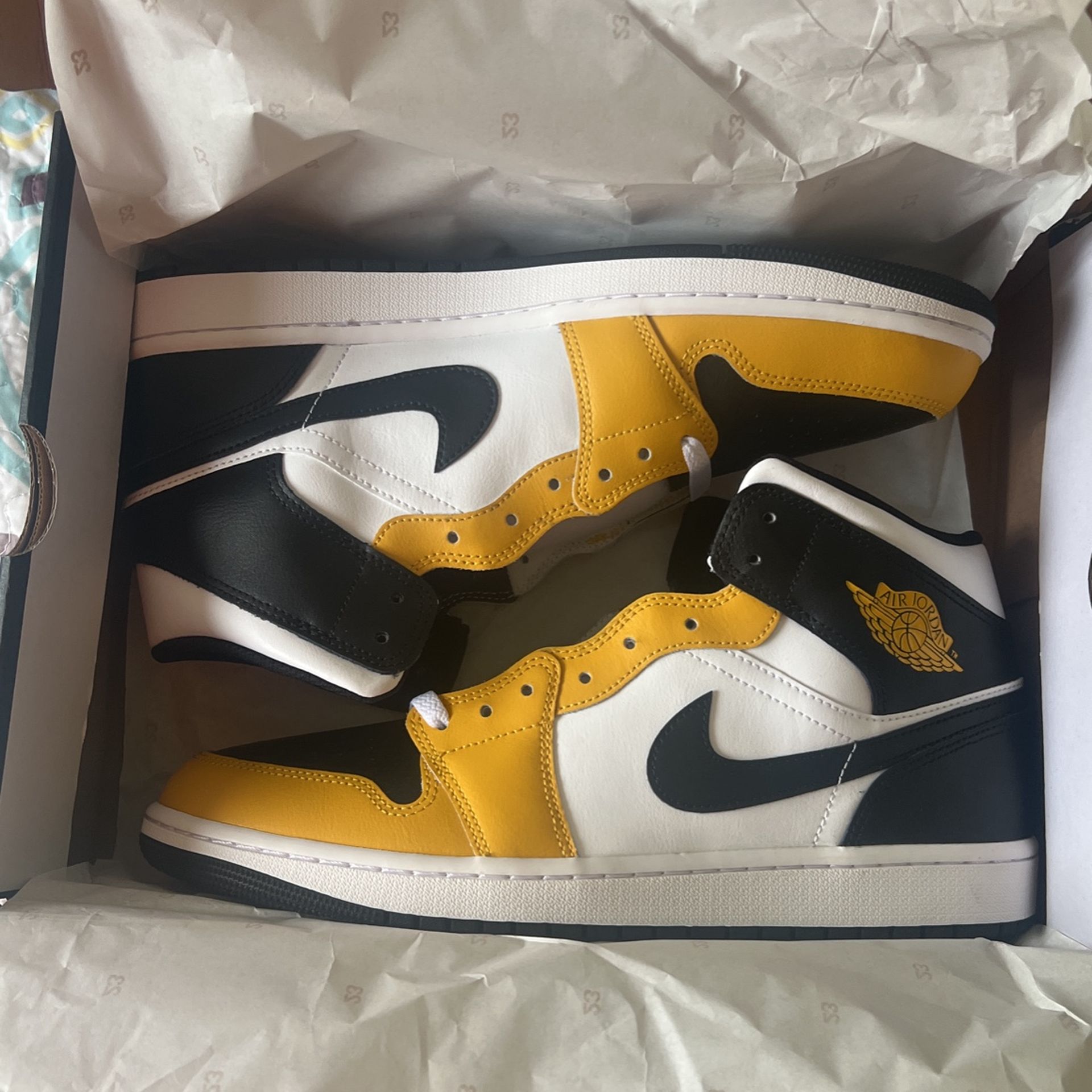 Air Jordan 1 Mid Brand New