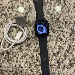 Apple Watch SE 3 GPS, 44mm Midnight Aluminum Case with Midnight Sport Band - M/L Brand NEW