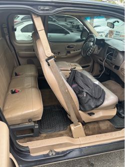 1999 ford  f-150 lariat pick up 2 1/2 door pick up 6 1/2 ft
