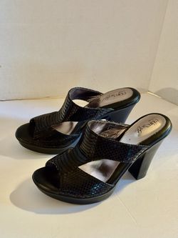 Ladies 7.5 Black open toes