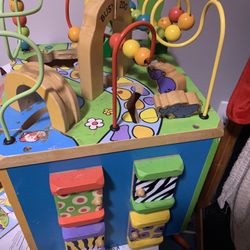 WOODEN ACTIVITY ZOO THEMED CUBE