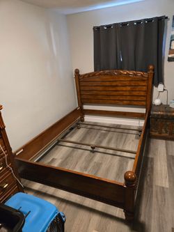 Queen size headboard, side rails and footboard