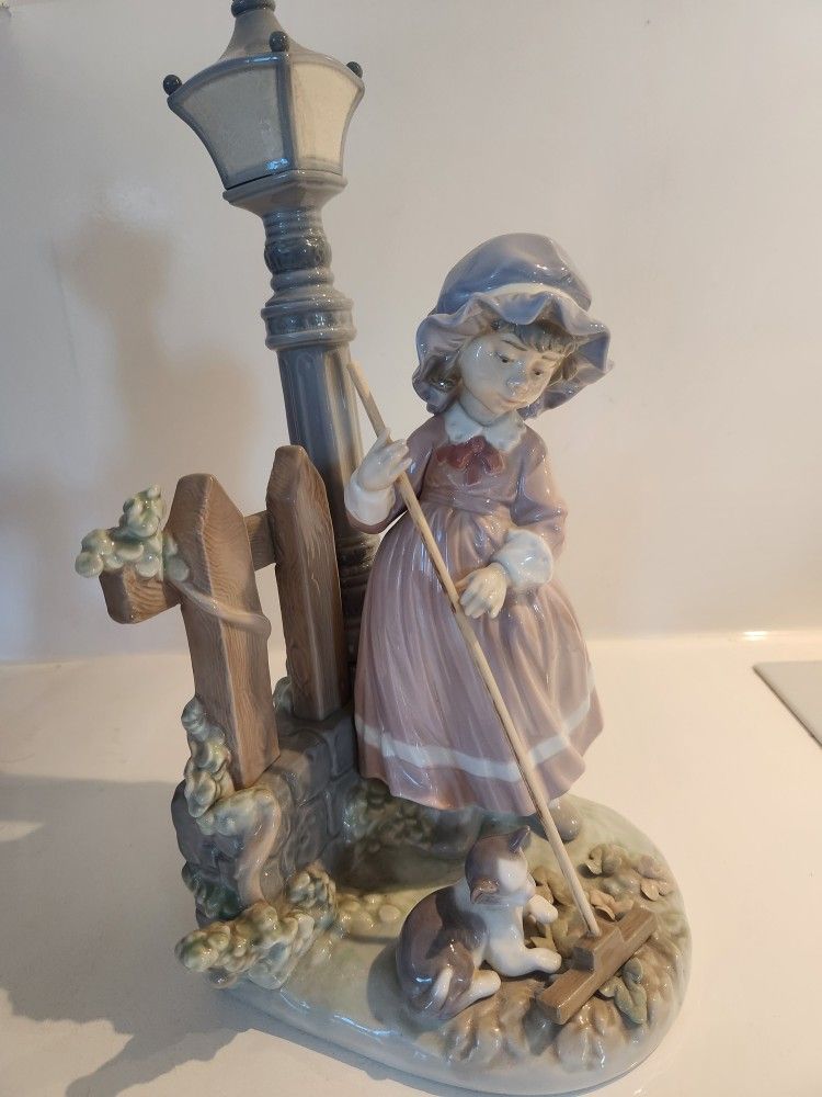 Vintage Lladro Fall Clean Up Collectible Figurine #5286 Retired Glazed Finish