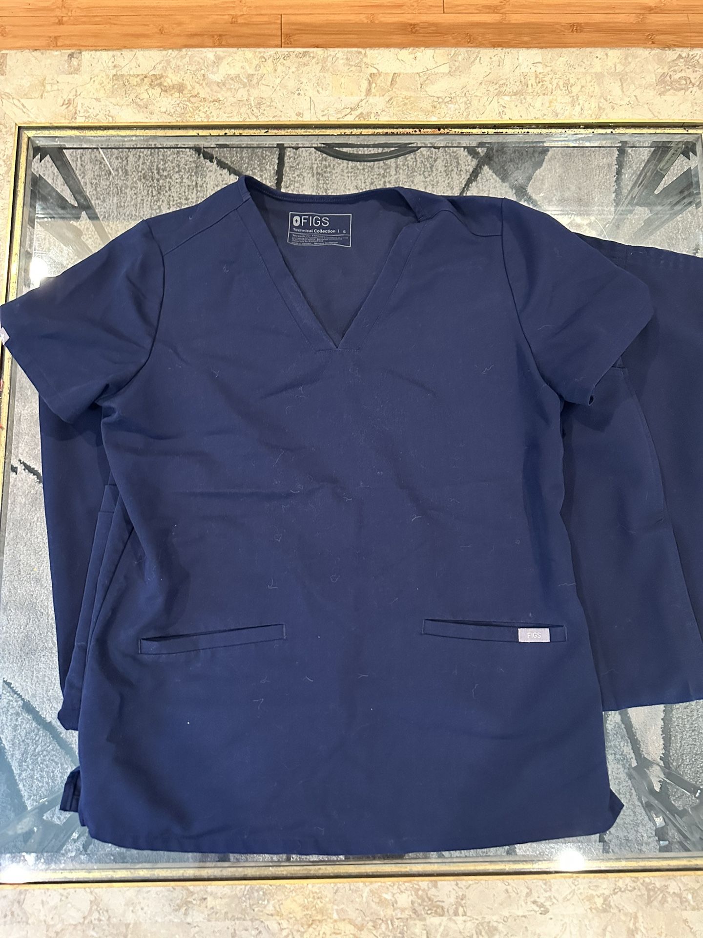 FIGS Scrub set