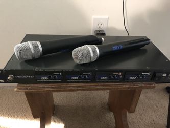 VocoPro receiver with 2 wireless mics