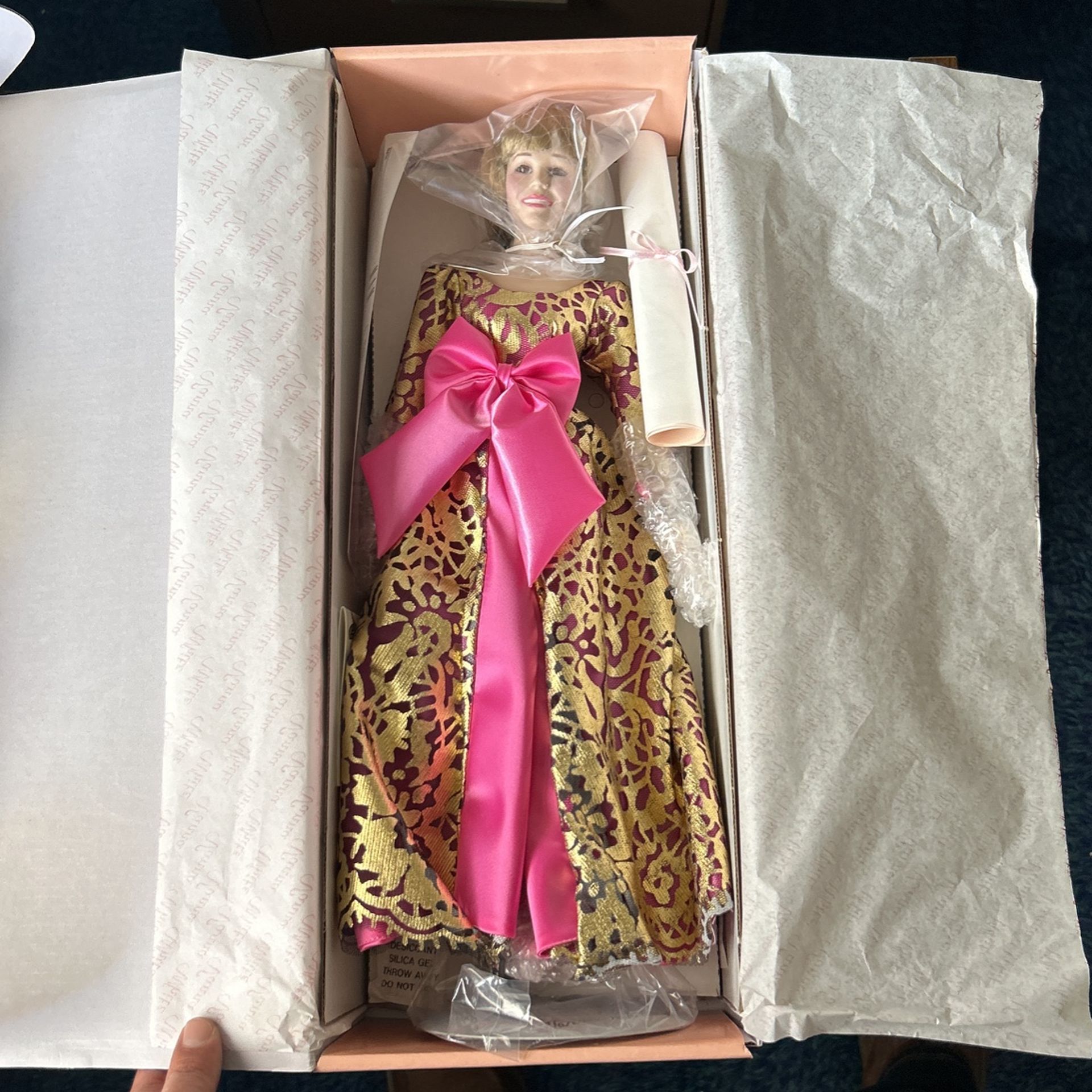 Vana White Dolls In Box