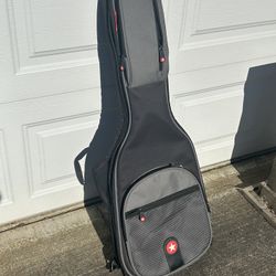Nice padded roadrunner electric guitar case in good condition.   $50, cash or Venmo, meet in person summer convenient. I live in Northwest Vancouver. 