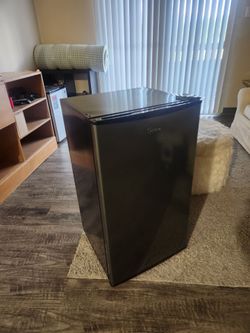 Midea Mini Fridge