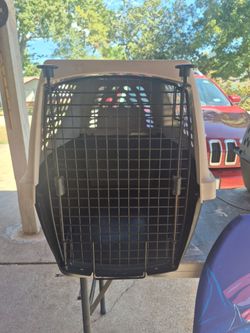 Nice Excellent Condition Medium Pet Crate. N2N.
