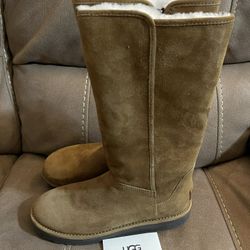 UGG Water resistant Boots Size 7.
