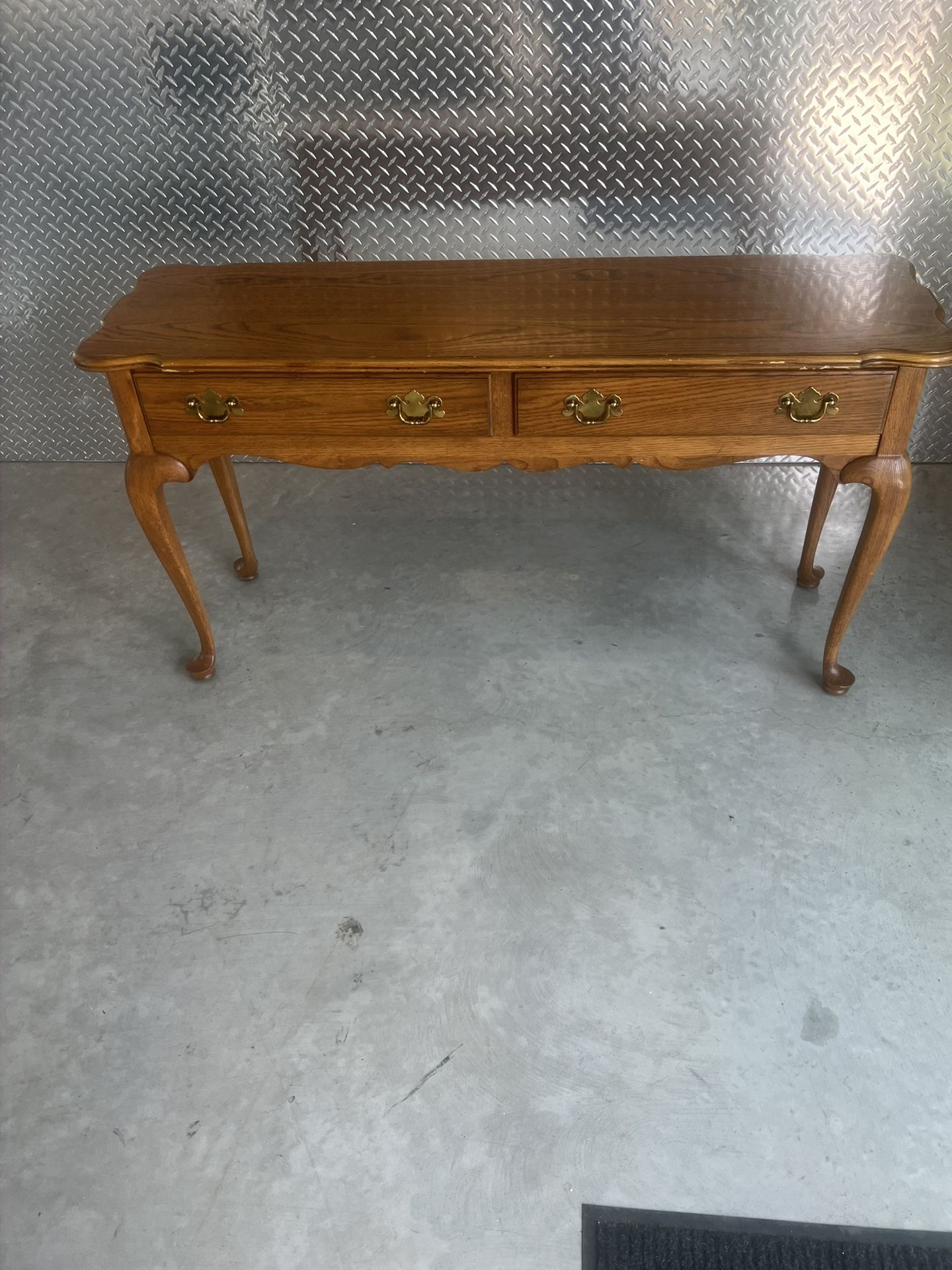 Vintage Thomasville entryway table desk, beautiful, minor cosmetic, blemishes such as light scratches, and scuff marks pick up location below  31705 S