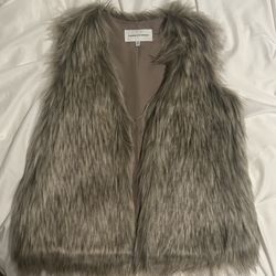 Women’s Sweater Vest Faux fur Medium 