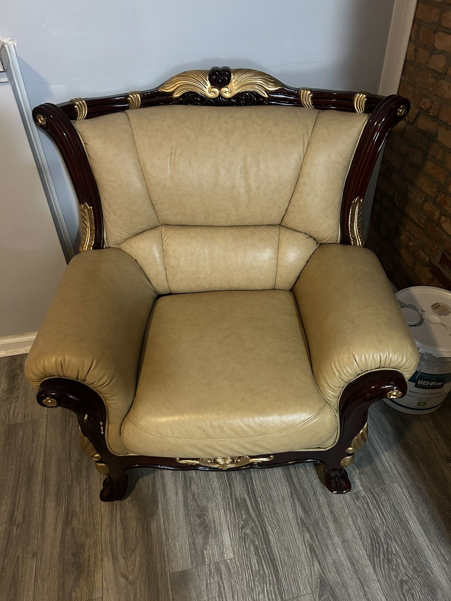 Oversized Leather Chair 