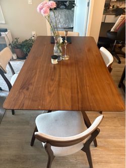 Dining room table