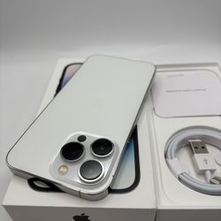 White 13 pro 128gb unlocked for any carrier battery health 91% iPhone is in excellent condition Everything works perfectly ++++++Spanish++++ iPhone 13