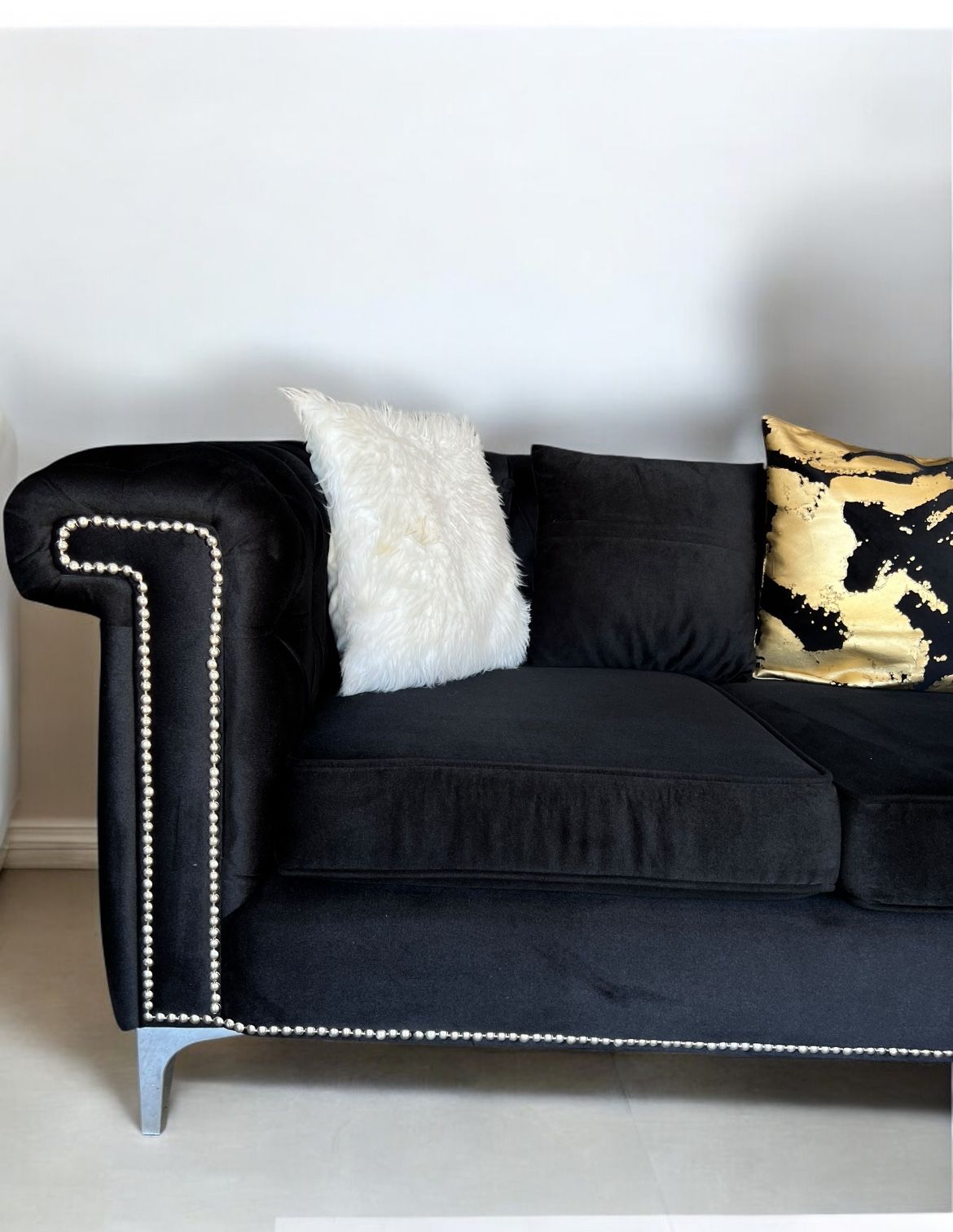 🛋️ Black Reversible Chaise Sectional Sofa 🛋️