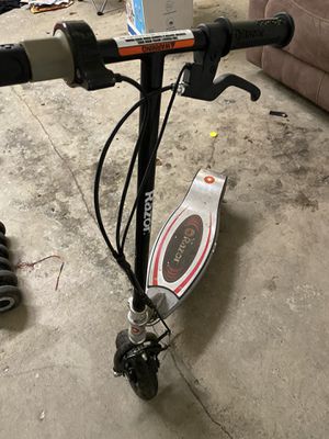 Photo Awesome barely used Razor electric scooter!!