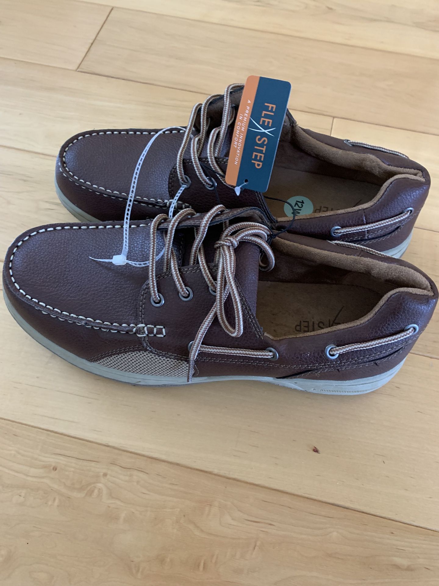 12- w . Men’s shoes . new