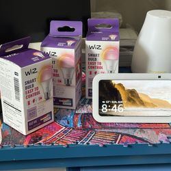 Echo Show + 3 Smart Bulbs 