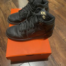 Jordan 1 Mid Black Gum