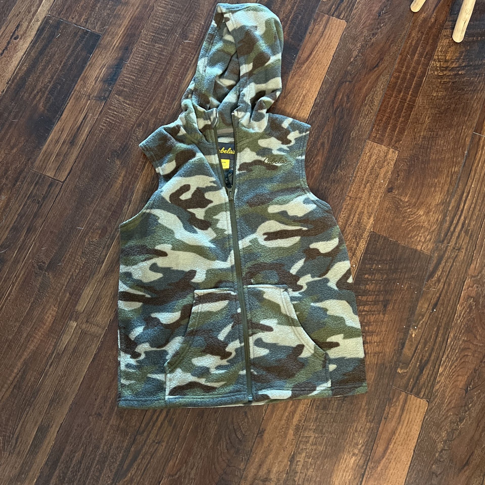 Boys Camouflaged Vest Fleece Size M From Cabellas