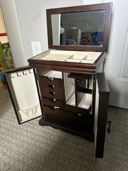 Dresser Top Jewelry Holder