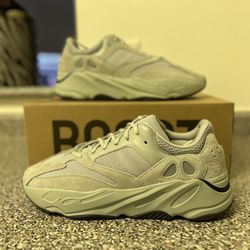 Fake yeezy 700 for sale store