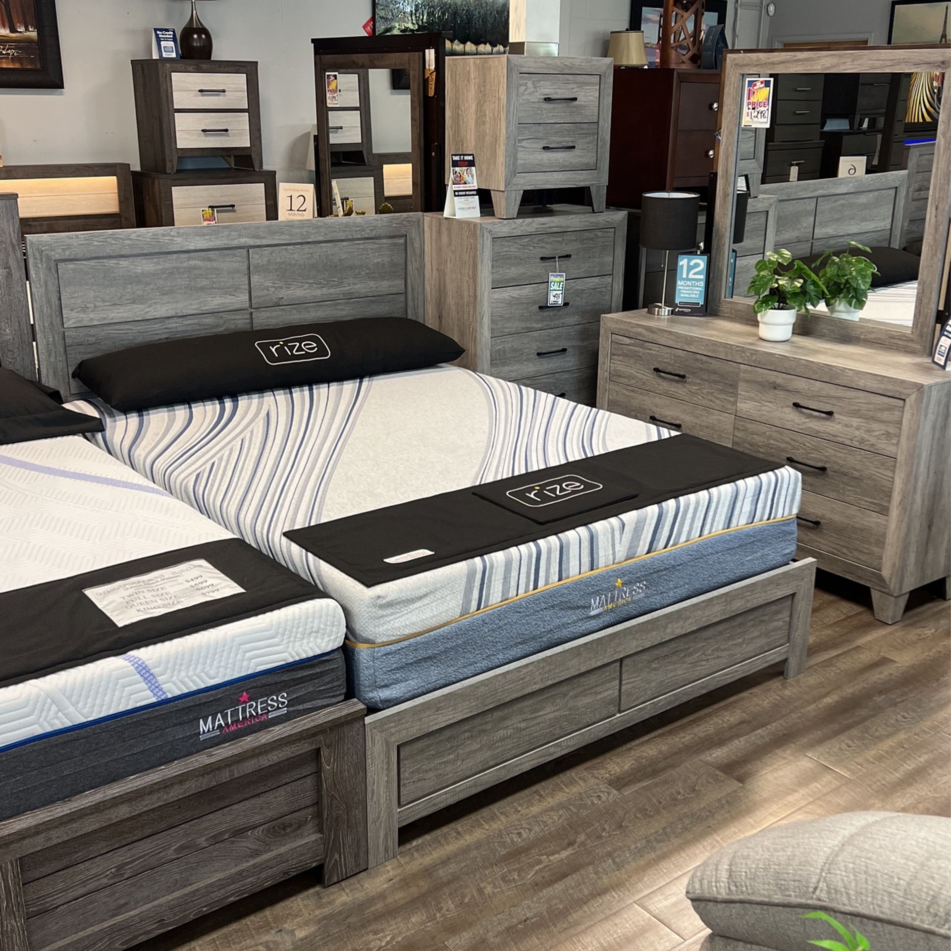 4-piece Queen Sized Bed Set Grey! 