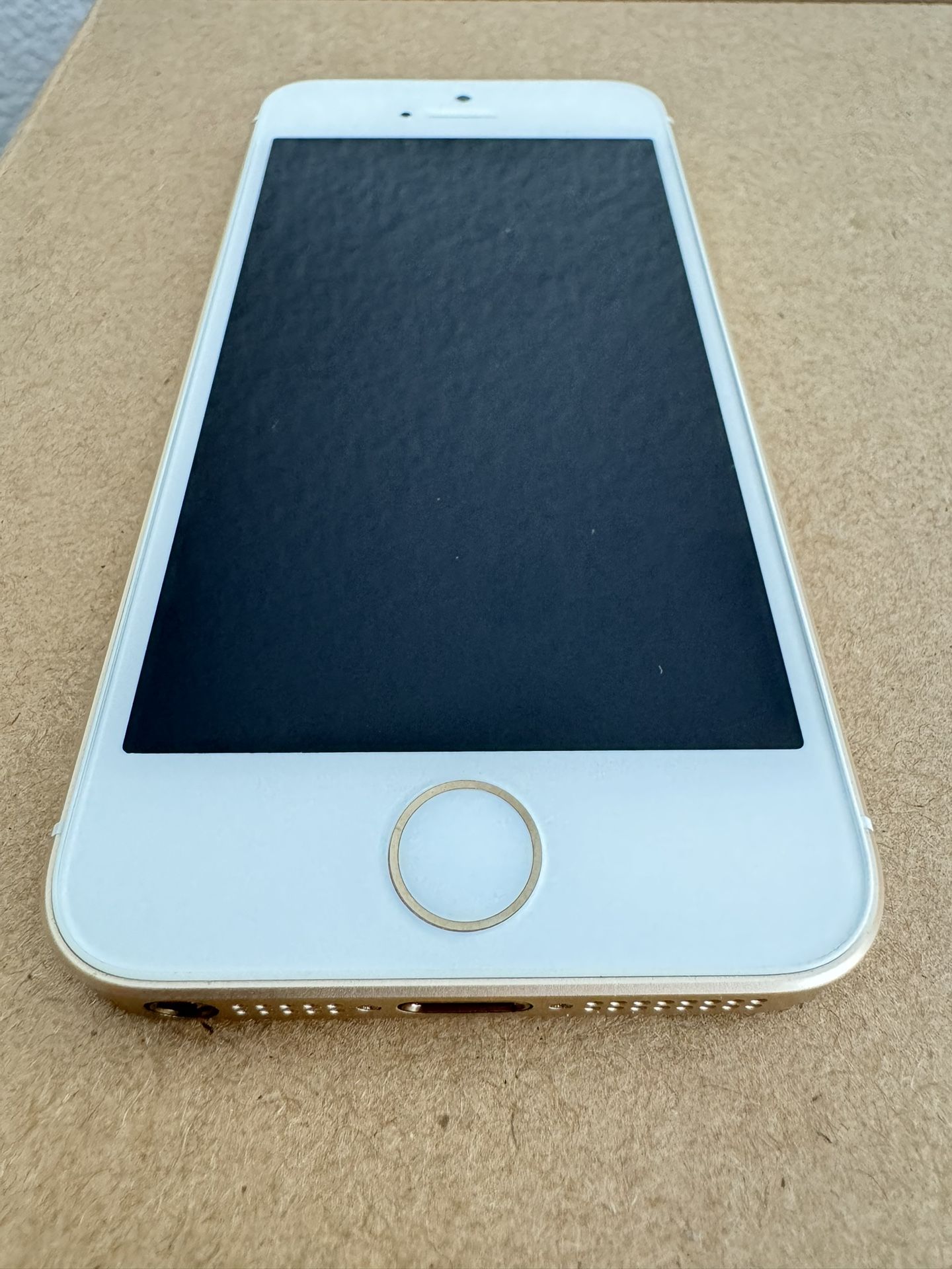 iPhone SE 32GB Great Condition $100