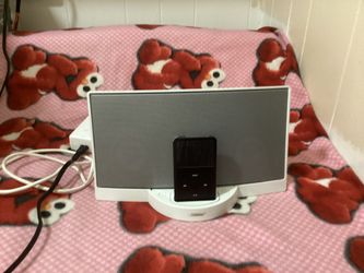 Bose Sound Dock Digital Music System iPod Speaker Dock White With Power Cord And iPod