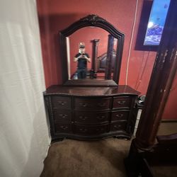 Cali King Bedroom Set