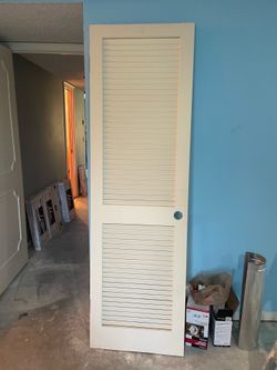 Wood closed door+door frame