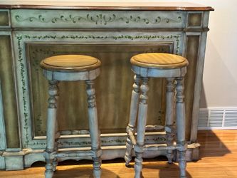 Beautiful hand painted bar w/2 matching stools