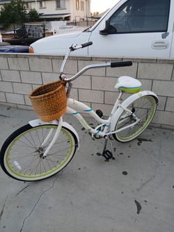 Women's 26" oc northrock beach cruiser with basket