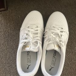 Womens Pumas Size 10