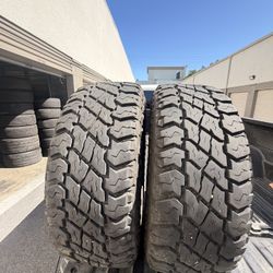 LT275/70/18 Cooper Discover S/T Maxx (2)