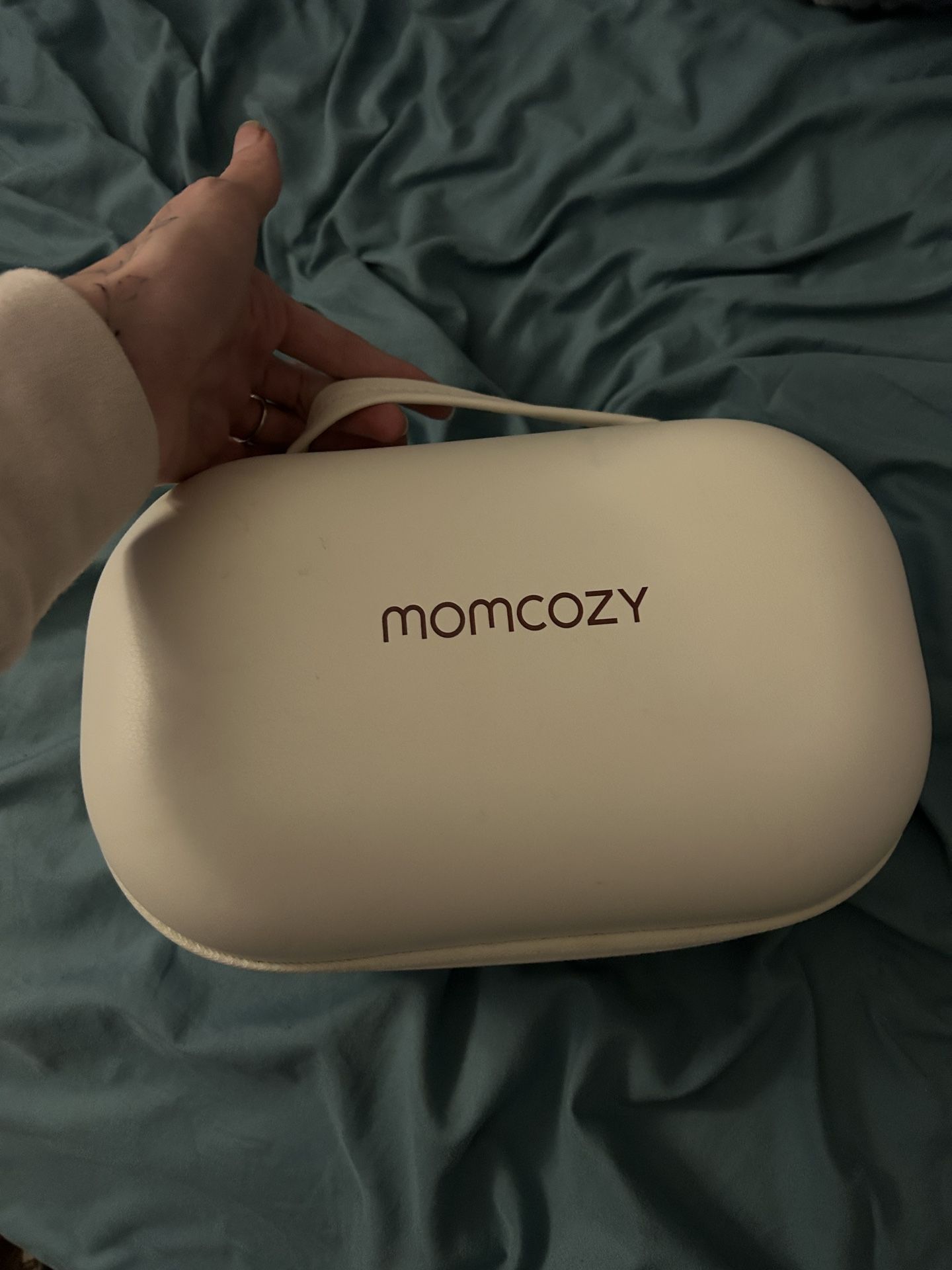 Momcozy breast pump