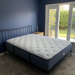 Serta Perfect Sleeper Queen Mattress + Metal Frame - Excellent Condition 