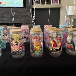 Glass cups with lid & straw with designs