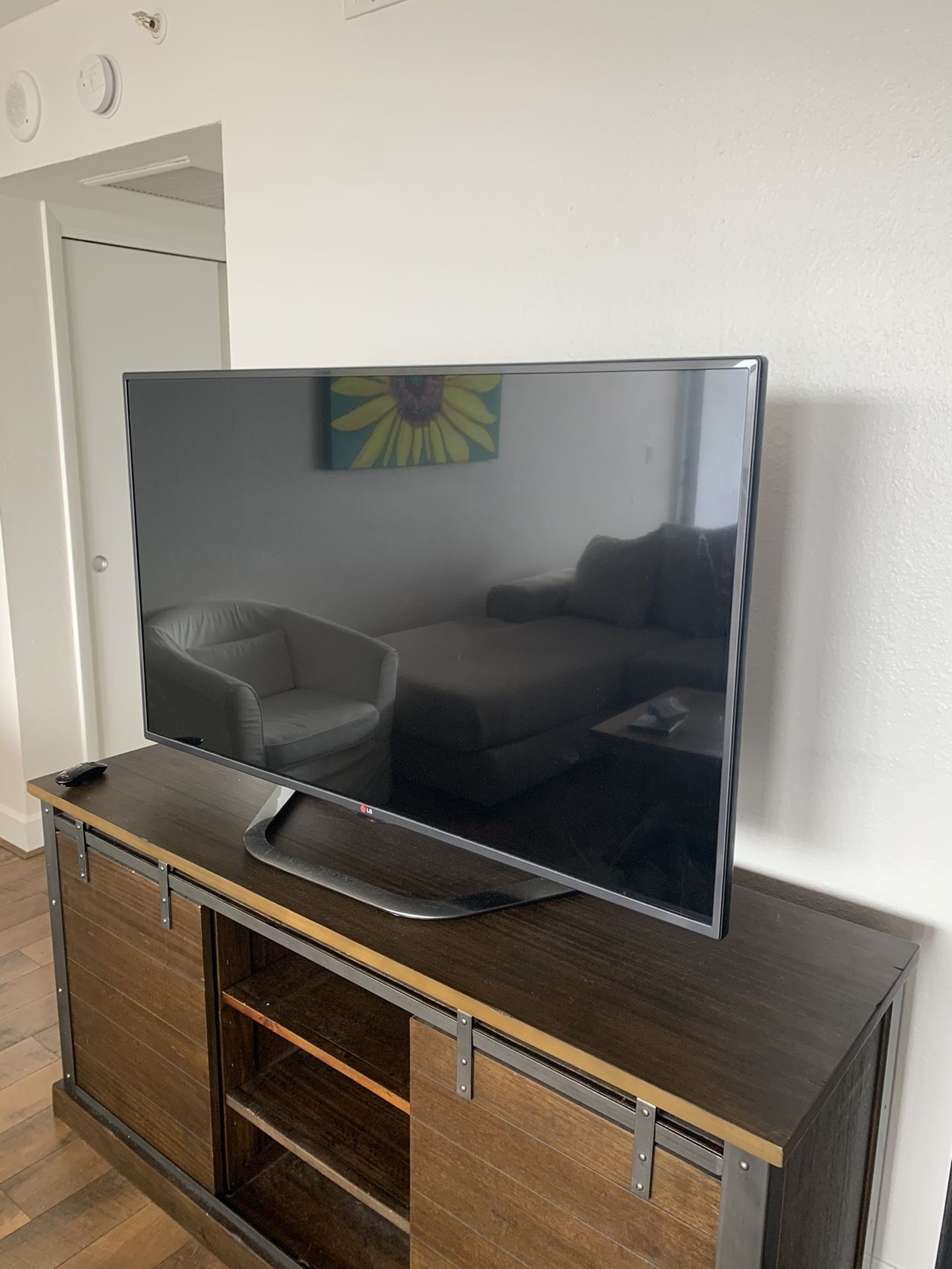 55” LG Smart TV