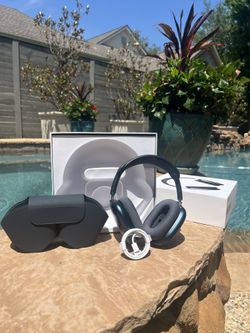 Brand New Apple AirPods Max – Midnight — USB-C Charger & Case Included