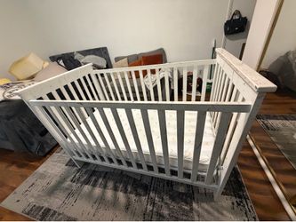 White baby crib