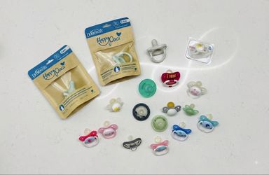 Set of 17 pacifiers used once or never