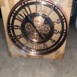 Moving Gear Clock
