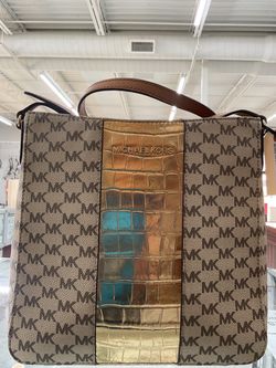 MICHAEL KORS CENTER CROCODILE TYPE-STRIPE BROWN/TAN-GOLD HANDBAG
