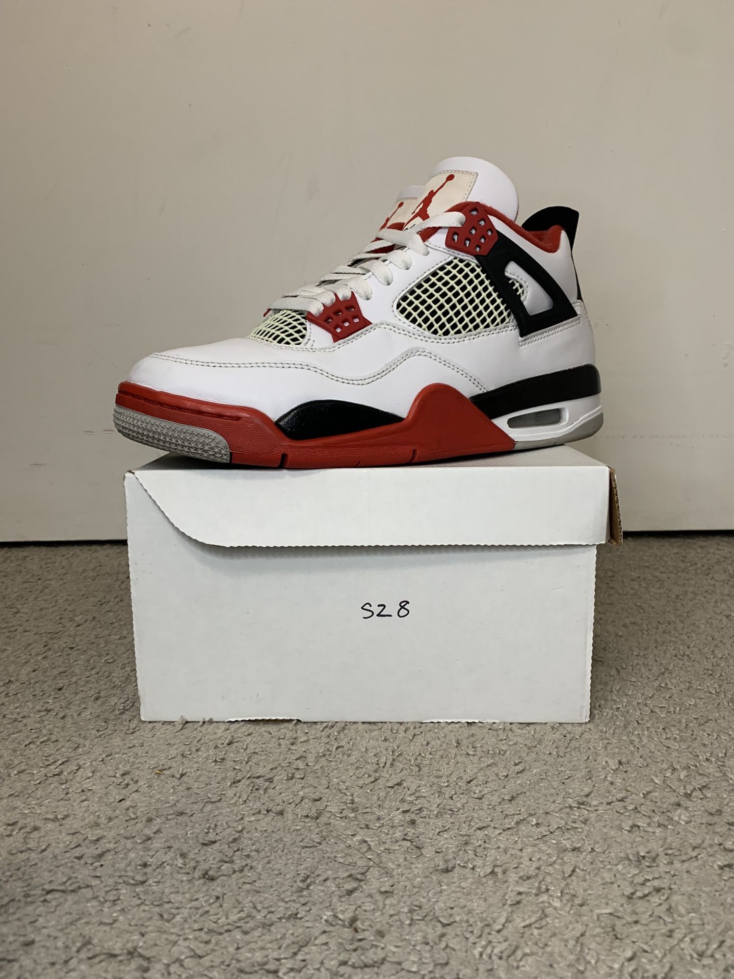 VNDS JORDAN 4 FIRE RED SIZE 9.5