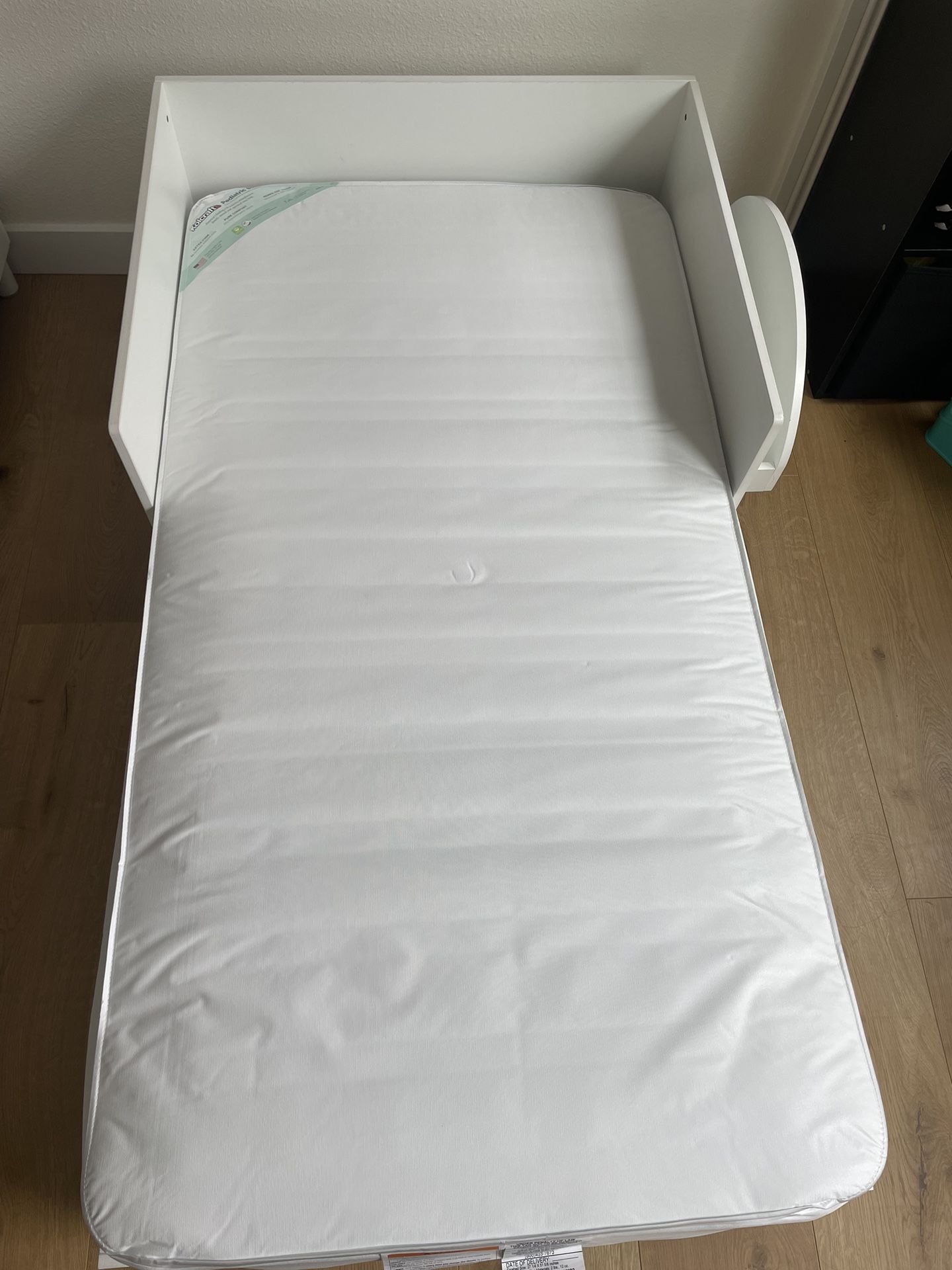 Toddler Bed/ Cama De Nino/a