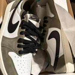 Jordan 1 Retro Low Medium Olive Size 9.5